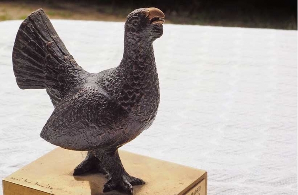 Urogallo estatuilla