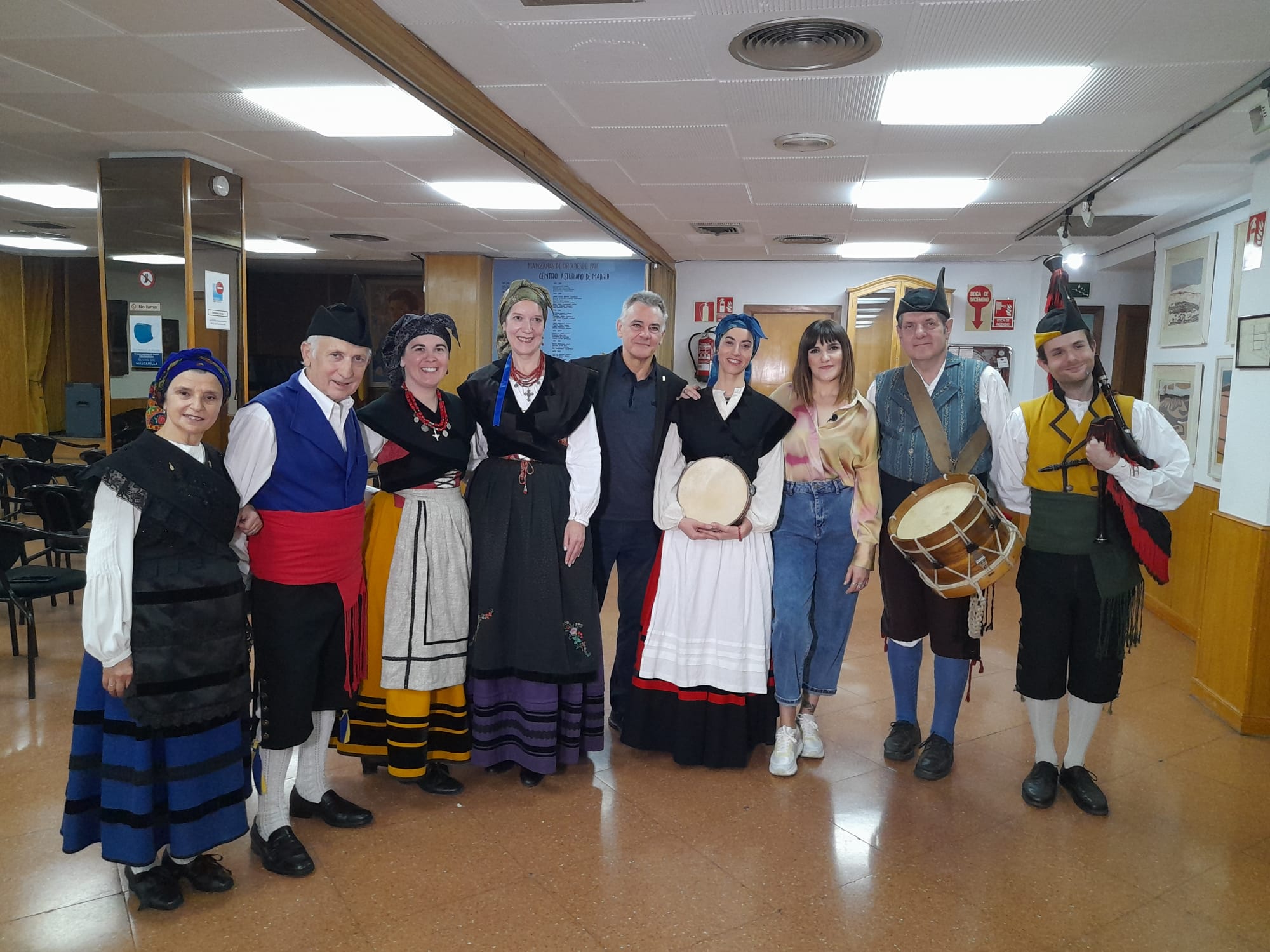 FotoRozalén, componentes agrupación y Presidente del Centro Asturiano