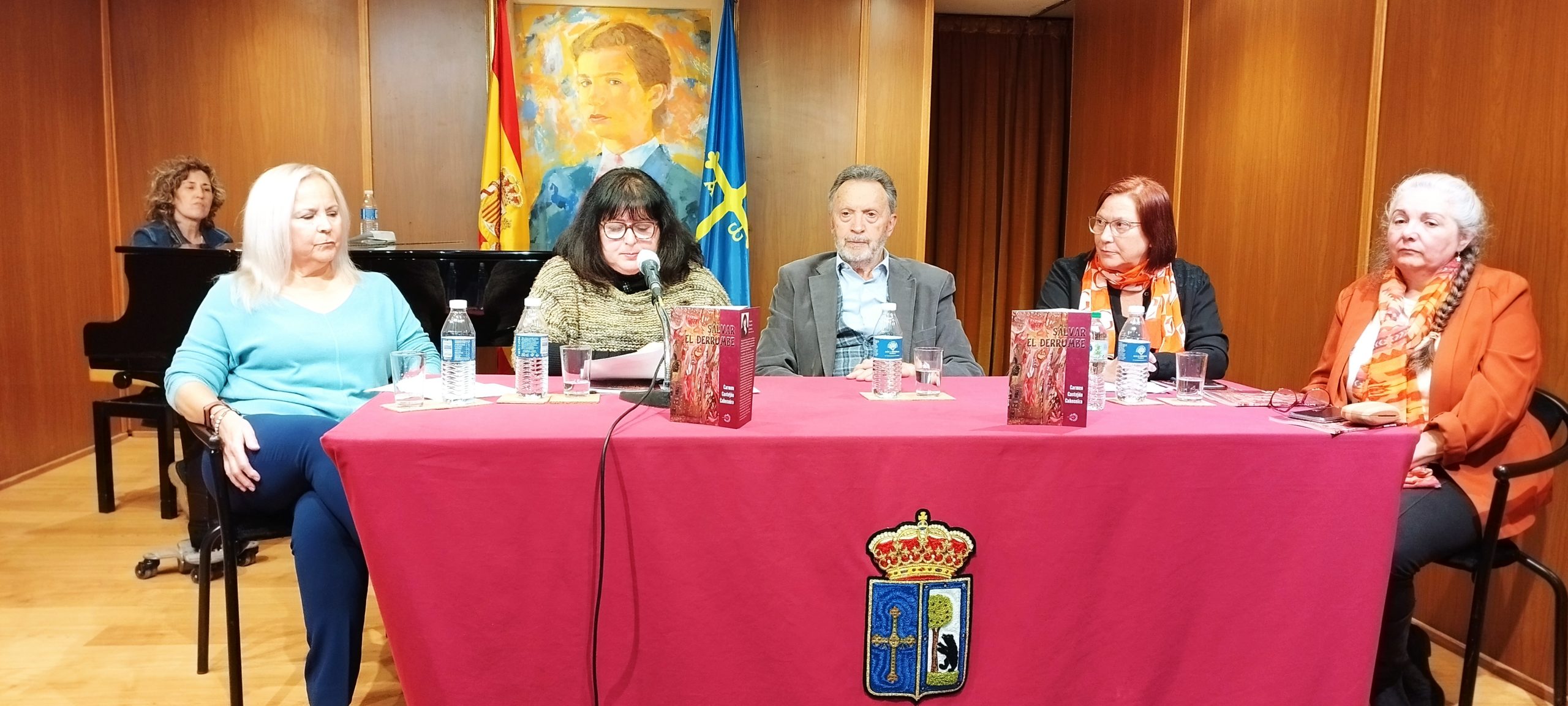 Foto dela mesa de ponentes