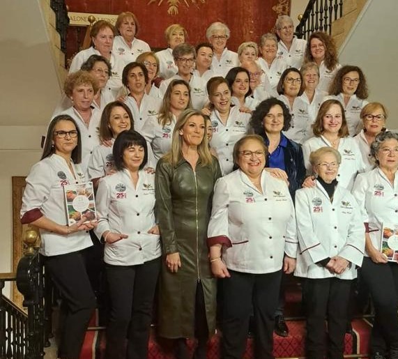 FOTO DE LAS GUISANDERAS EN EL ACTO