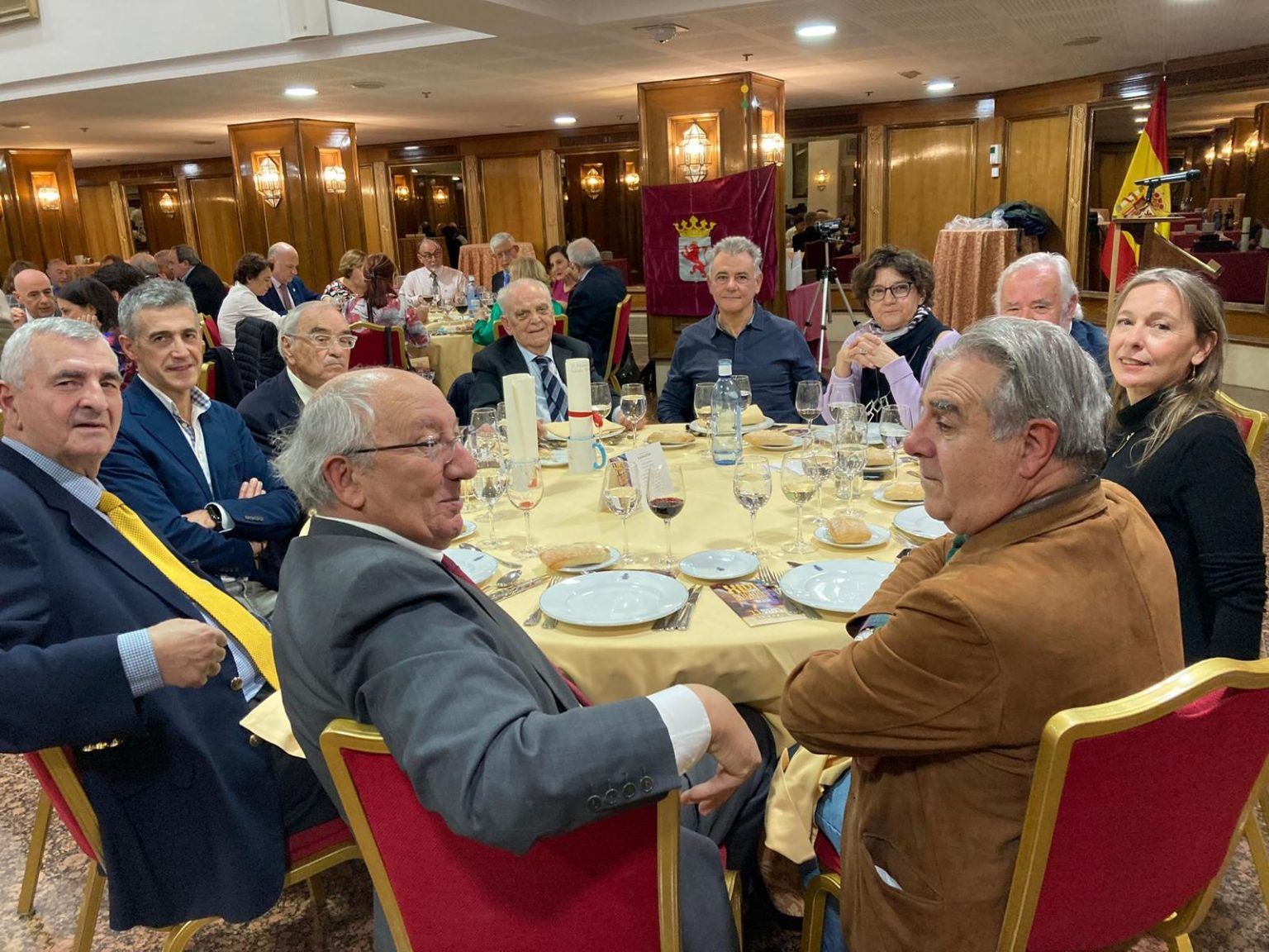 Mesa de la comida con Valentín Martínez-Otero